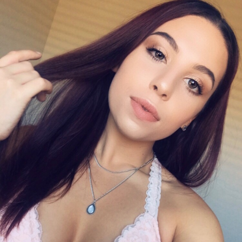 Meet your Posher, Alexis